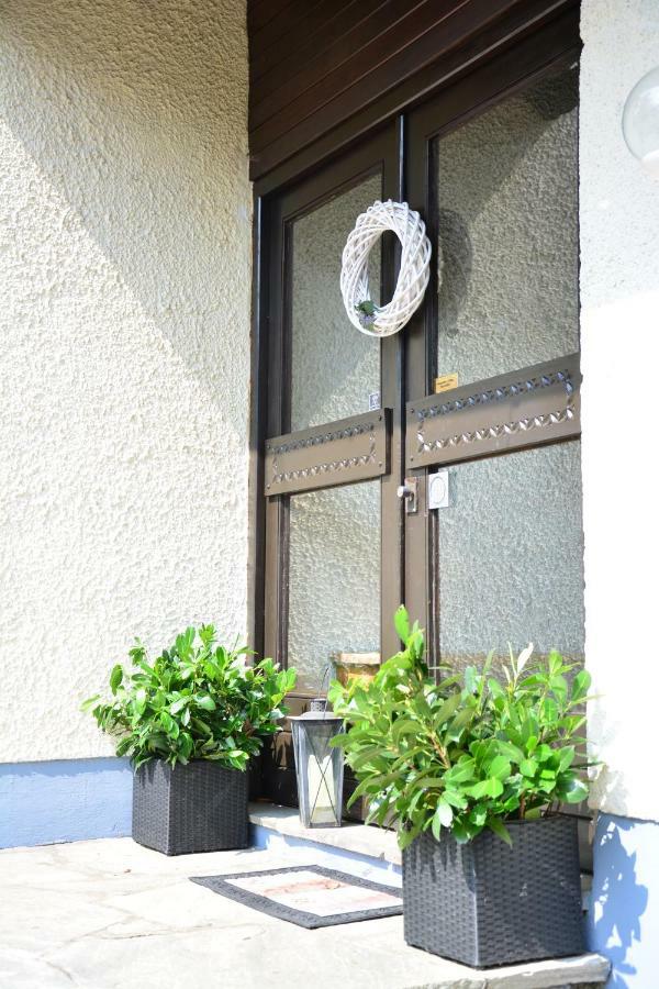 Haus Mit Garten Eugendorf Exterior photo